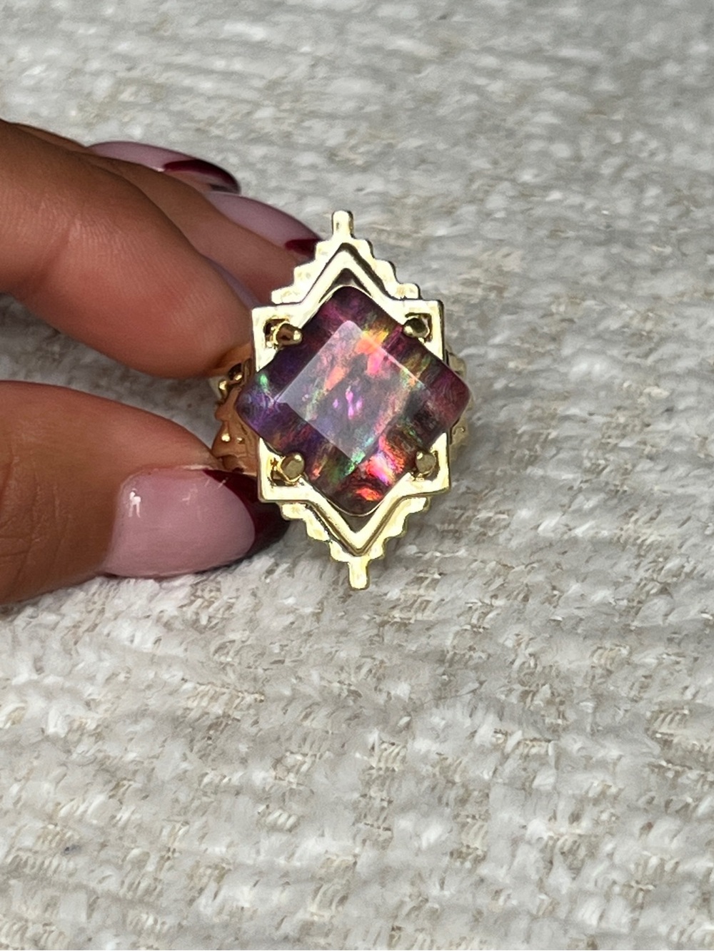 Kendra Scott Gold Ring with Iridescent Pink and Purple Stone size 7